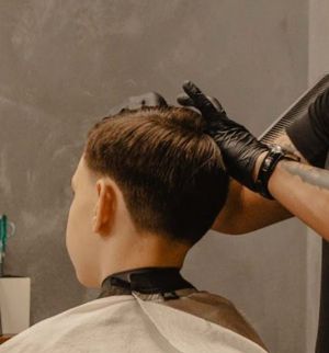 BARBER  -  Detský strih / Gyermek hajvágás / Children's haircut