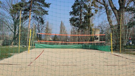 BEACHVOLEY 2 / v areáli pri altánkoch