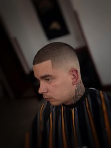 Krátky strih (strojčekom - fade)